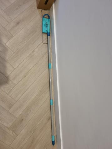 Vloerwisser met uitschuifbare steel