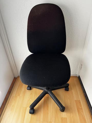 Bureau stoel - zwart - verstelbaar - wielen - GRATIS