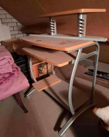 GRATIS!! Bureau - OUD IJZER!!