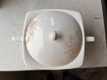 Gratis:Hisar Bone China serveerschaal met deksel