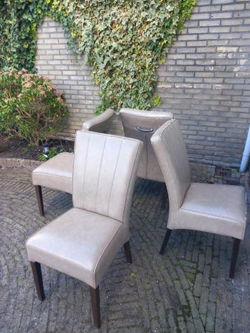Set van 4 beige eetkamerstoelen