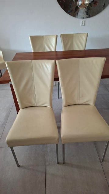 4 GRATIS Eetkamerstoelen, beige leer, RVS onderstel