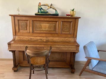 Oude piano wortelnoten uniek meubelstuk gratis af te halen