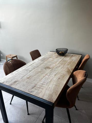 4 Eettafelstoelen voor bijdrage aan goed dorl