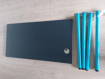 IKEA LINNMON Bureau met blauwe poten