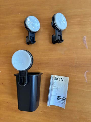 IKEA Tisken: 2 haken & 1 bakje met zuignap (zwart)