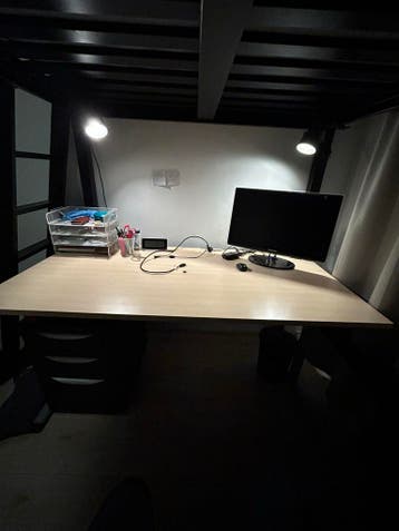 In hoogte verstelbaar bureau GRATIS