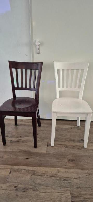 5 houten stoelen gratis af te halen