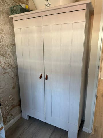 Kinder kledingkast gratis af te halen