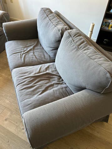 Twee tweezitsbanken - hoezen beschadigd door kat - Gratis