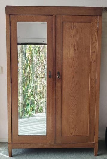 Mooie houten servieskast met spiegel - Gratis afhalen