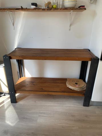 GRATIS - Houten hoge bijzettafel