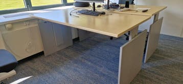 4x In hoogte verstelbaar bureau, 160x80cm, goede staat