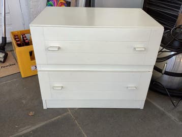 Gratis: Nachtkastje met 2 lades