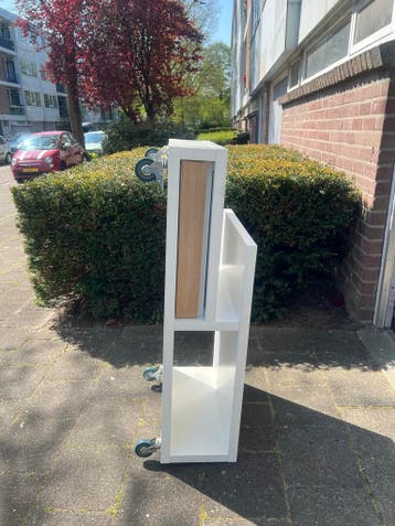 Leuke tweedehands salontafel op wieltjes - moet weg!