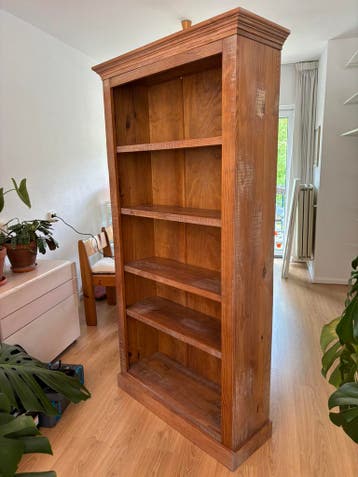 Gratis: Mooie houten boekenkast