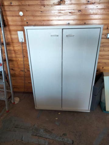 Boekenkastje / Dressoir met deuren en planken