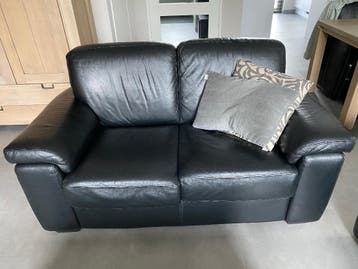 2 zwart lederen banken GRATIS AFHALEN
