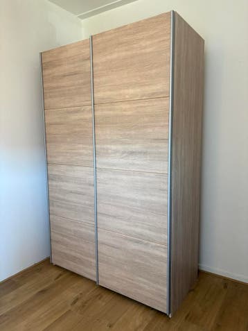 Gratis kledingkast met schuifdeuren (wegens verhuizing)
