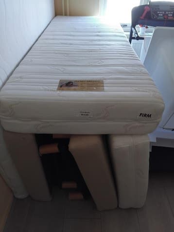 GRATIS Elektrisch bed 160x200 met 2 matrassen