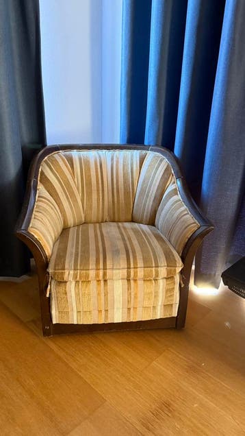 Gratis af te halen, klassieke stoel.