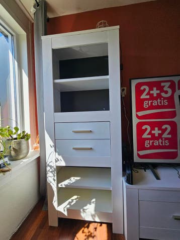 Gratis tv meubel set: hoge kast en lage tv-kast (opknappers)