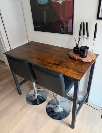Gratis tafel met krukken