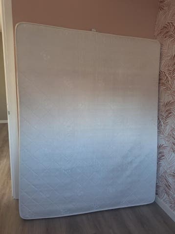 Gratis matras 160cm bij 200cm