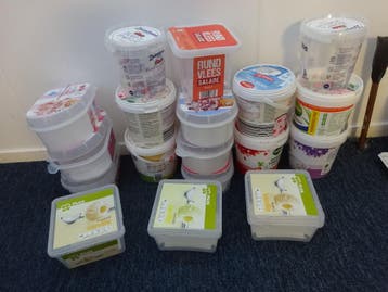 ( nr. 363 ) plastic emmertjes en trommeltjes