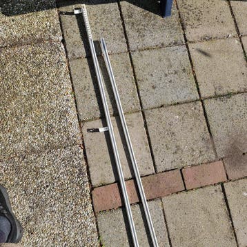 Gratis gordijnrails met bevestigingsmateriaal