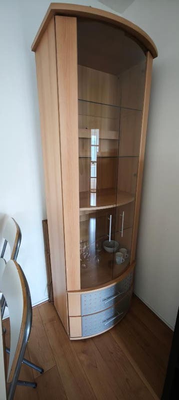 Gratis: IKEA Vitrinekast (B73 x H211 x D48)