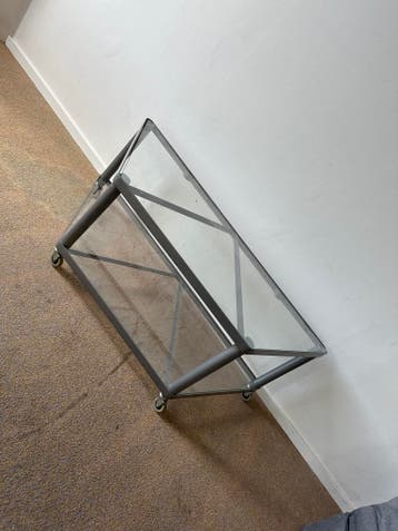 Glazen tv- of bijzettafel op wieltjes