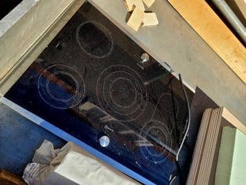 Voor 2 kratten Hertog Jan op te halen inductiekookplaat