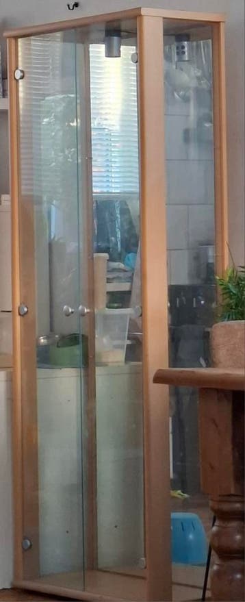 GRATIS VITRINE KAST met spiegelwand