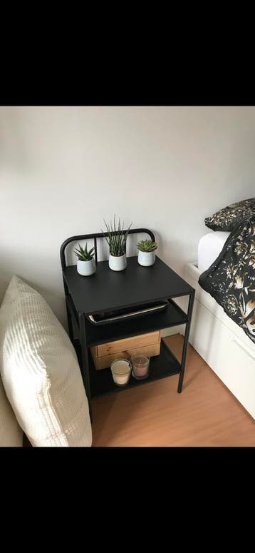 Zwart nachtkastje - Gratis