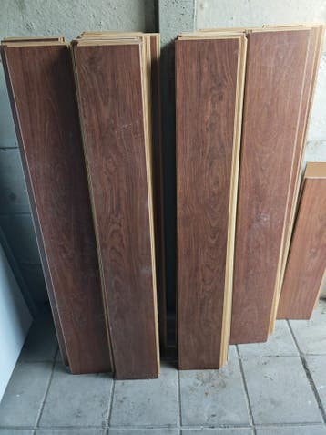 Gebruikt kliklaminaat, ongeveer 20m2