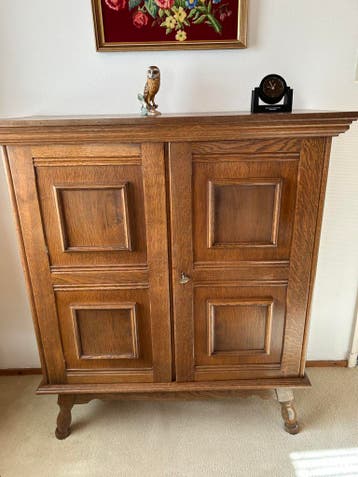 Gratis eikenhoutenkastje  in goede staat ( met lade)