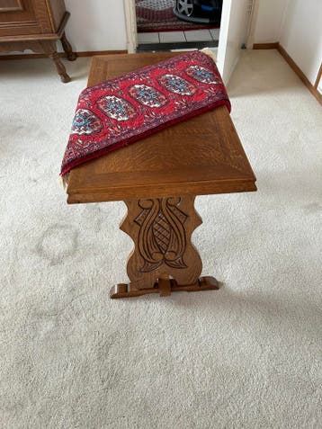 Gratis mooi eikenhouten tafeltje ( zonder kleedje)