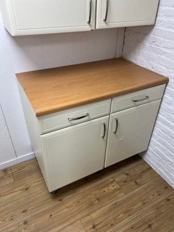 Kastje met houten blad - verstelbare poten