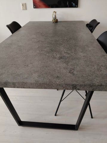 Eettafel en vloerkleed