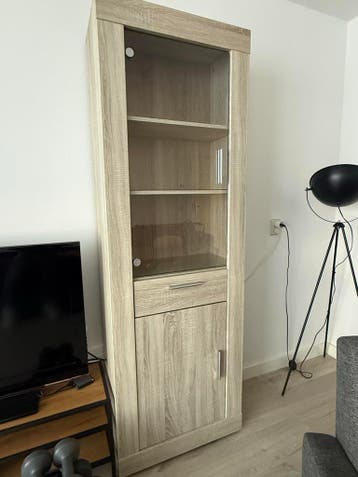 Kast in zeer nette staat, gratis af te halen