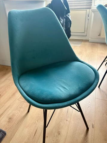 6 stuks blauwe stoelen gratis af te halen
