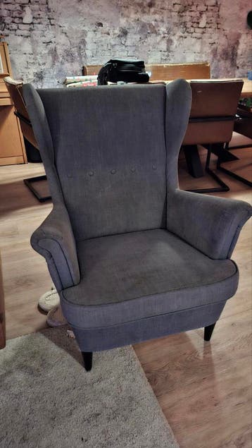 Gratis fauteuil - Comfortabele grijze oorfauteuil