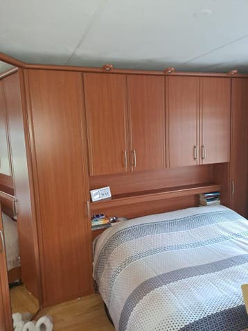 Kastenwand met 2-persoonsbed, elektr. verstelbare lat.bodem