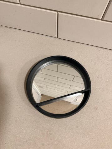 Ronde spiegel met plankje - gratis af te halen