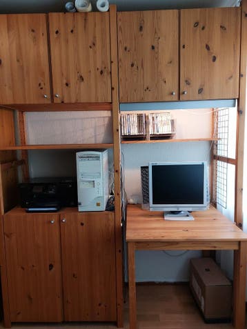 Handige kast met veel ruimte en onderschuifbaar bureautje