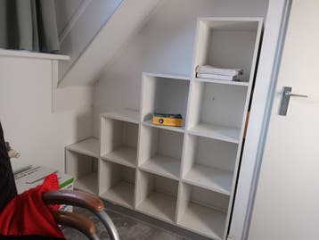 Vakkenkast in trapvorm