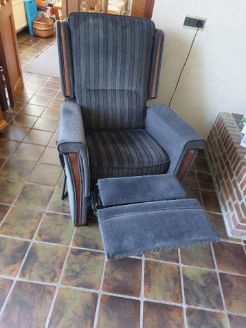 GRATIS Relax fauteuil elektr.  bedienbaar stoffen stoel