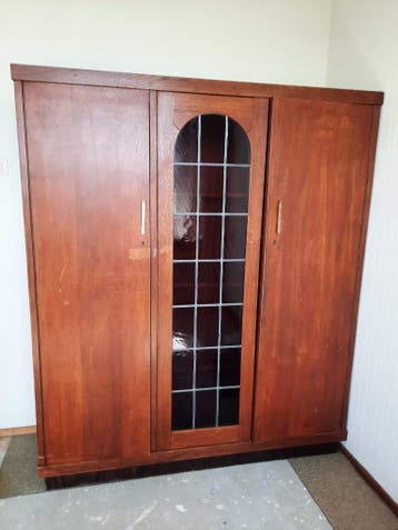 gratis: meubels, kasten, stoelen, bed, secretaire, dressoir