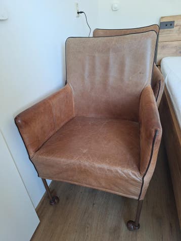 Gratis 2 leren fauteuils stoelen